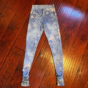 Mika Yoga Wear Blue and Yellow Ruched Artsy Leggings